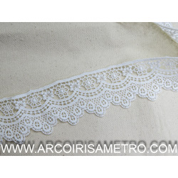 GUIPUR LACE WITH FLOWERS