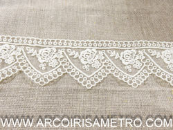 COTTON LACE WITH EMBROIDERED ROSES - Off White