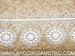 White lace with Dahlia  8cm