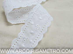 Scallops embroidered lace edging