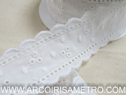 Scallops embroidered lace edging
