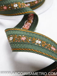 Embroidered tape with flowers - Green