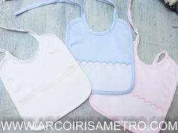 Baby bib with embroidery patch