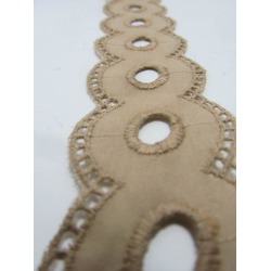 BORDADO INGLES -CIRCULOS - CORRENTE - CREME ESCURO