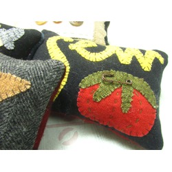 WOOL PIN CUSHIONS PATTERN