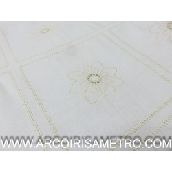 TIRA DE QUADRADOS EM LINHO BORDADOS 