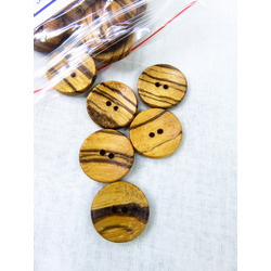 WOODEN BUTTONS 18MM