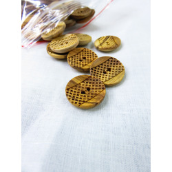 WOODEN BUTTONS 18MM