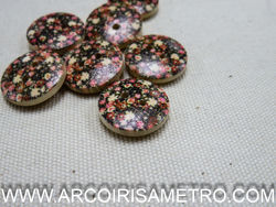 Wooden buttons with flowers - 18mm