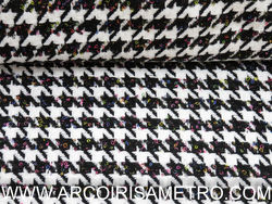 Pied-coq with colorful threads