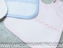 Baby bib with embroidery patch