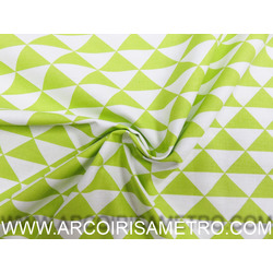 TECIDO TRIANGULOS VERDE ALFACE