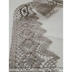 RENDA COM BICOS - CAQUI