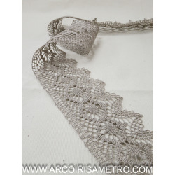 RENDA COM BICOS - CAQUI