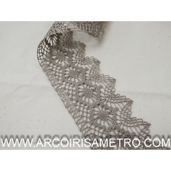 RENDA COM BICOS - CAQUI