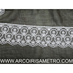 RENDA TULE COM MALMEQUERES - branco