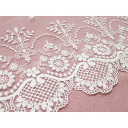 RENDA TULE FLORINHAS - ROSA MUITO CLARO