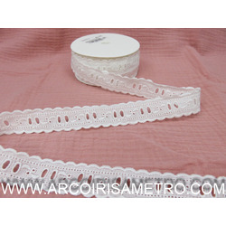WAVY EMBROIDERES LACE WITH SWIRLS - WHITE