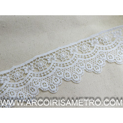 GUIPUR LACE WITH FLOWERS