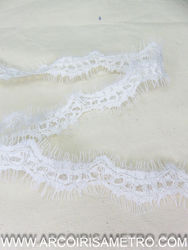 Renda de entremeio com franja - branco