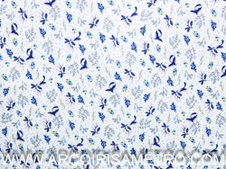 Vaiela com flores azuis