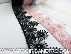 EMBROIDERED LACE EDGING
