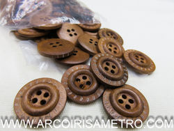 Wooden button - backstitches -15mm