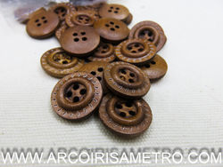 Wooden button - backstitches -20mm