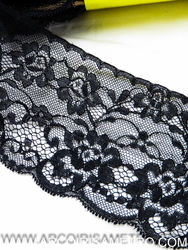 Renda de tule com florinhas - Preto