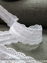 Embroidered lace - wavez