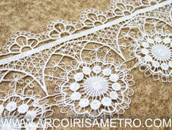 White lace with Dahlia  8cm