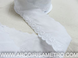 Wavy embroidered lace edging with flowers