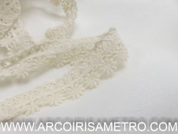 Renda guipur com flores - cru