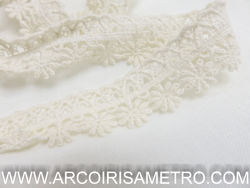 Renda guipur com flores - cru