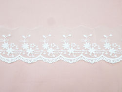 TULLE LACE WITH FLOWERS AND SCALLOPS - WHITE 