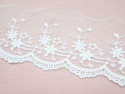 TULLE LACE WITH FLOWERS AND SCALLOPS - WHITE 