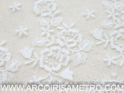 Renda de tule bordada com flores