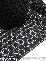 Renda guipur com flores - Preto