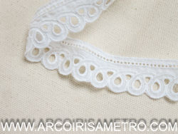 Loop english embroidery