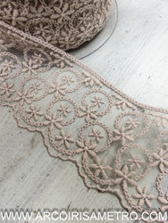 Renda de tule com mal-me-queres - BEGE