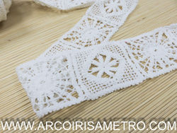 Tira com quadradinhos tipo croché