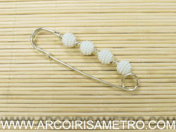 4 GLOBES SAFETY PIN  / BROACH