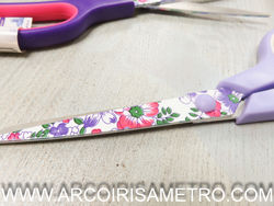 SEWTASTY - TESOURA COM FLORES ROXAS